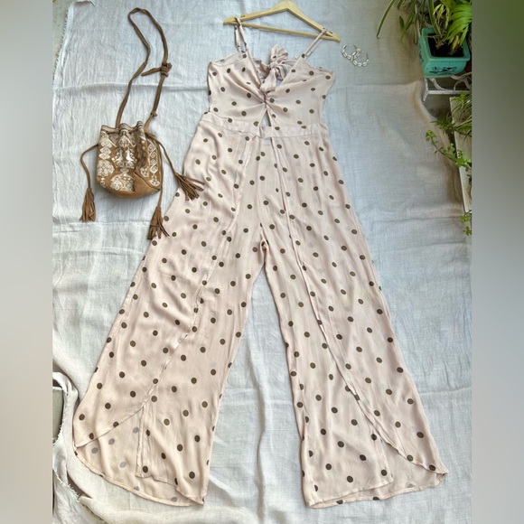 SOLD ❌ ASOS DESIGN tie back beach jumpsuit with wrap legs in metallic spot print - Picture 5 of 10